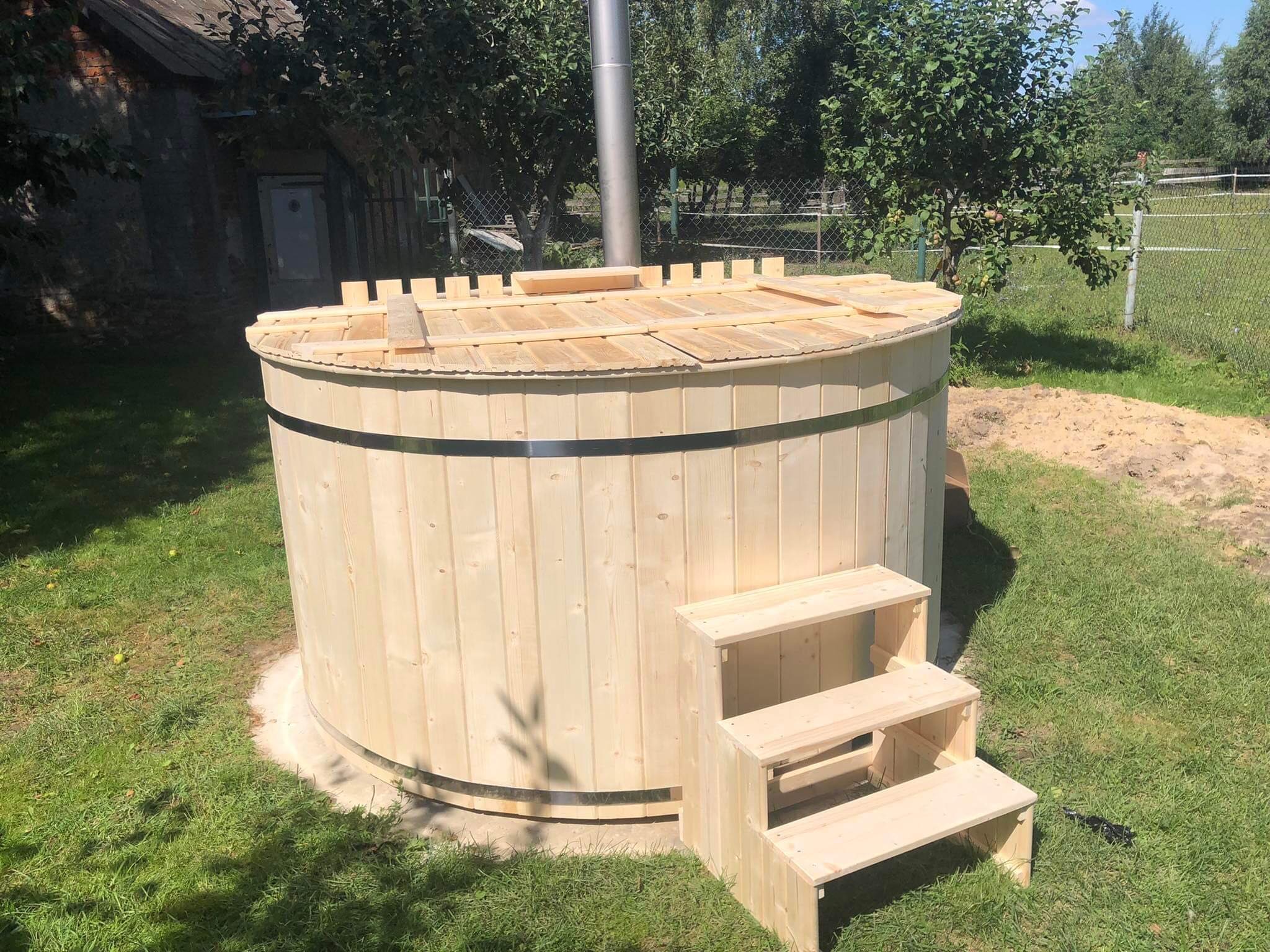BK220 Drevená kúpacia kaďa sud hot tub vrátane príslušenstva 220cm