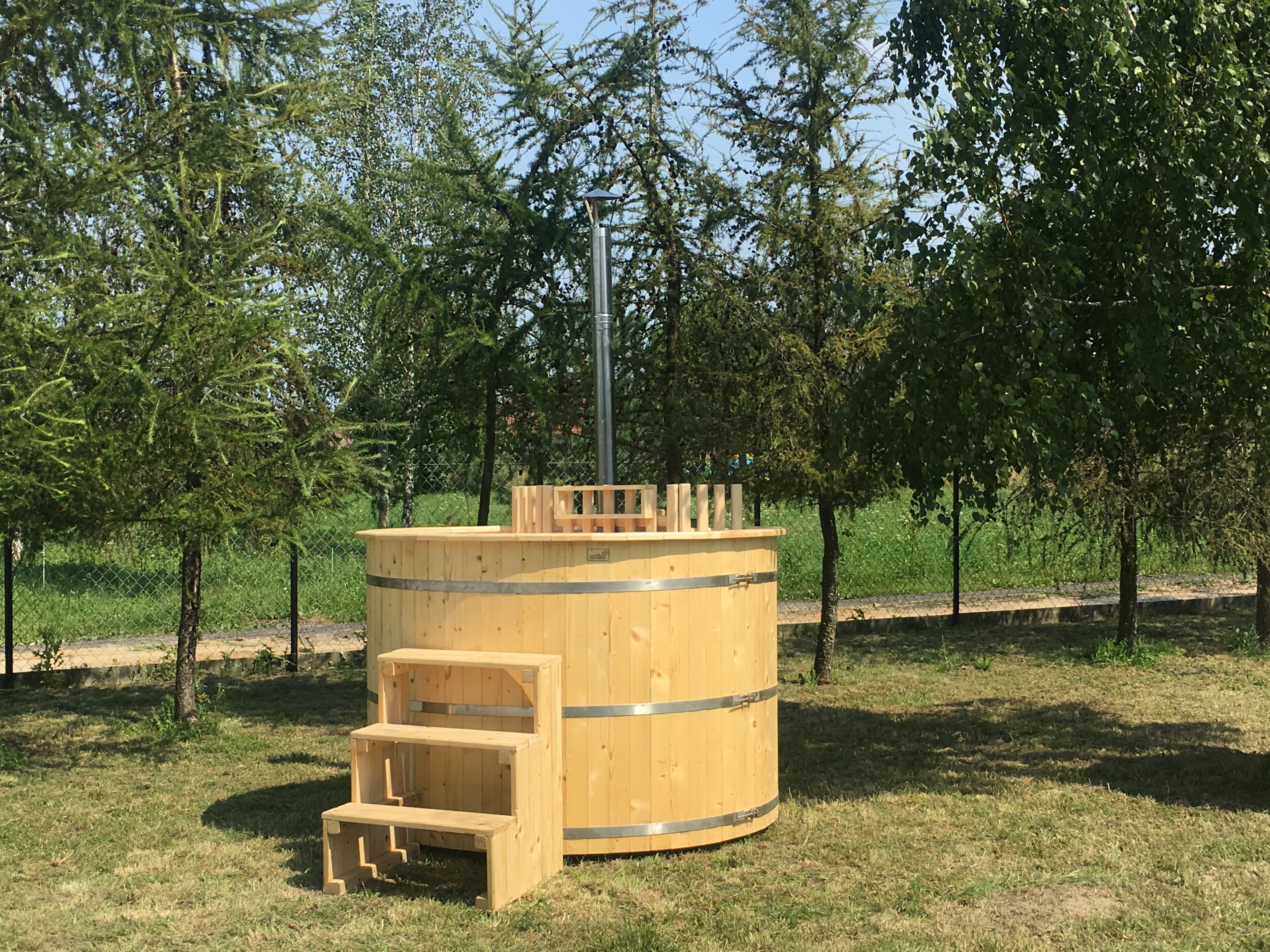 BK220 Drevená kúpacia kaďa sud hot tub vrátane príslušenstva 220cm