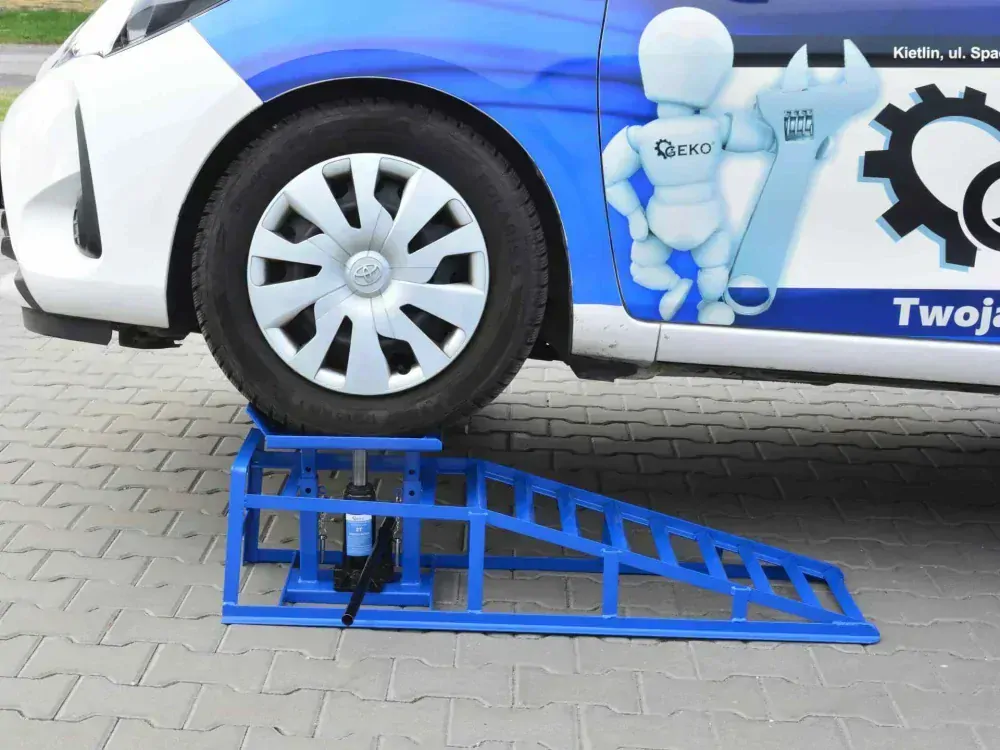 Geko G02048 Nájazdová hydraulická rampa zdvihák na auto 2T