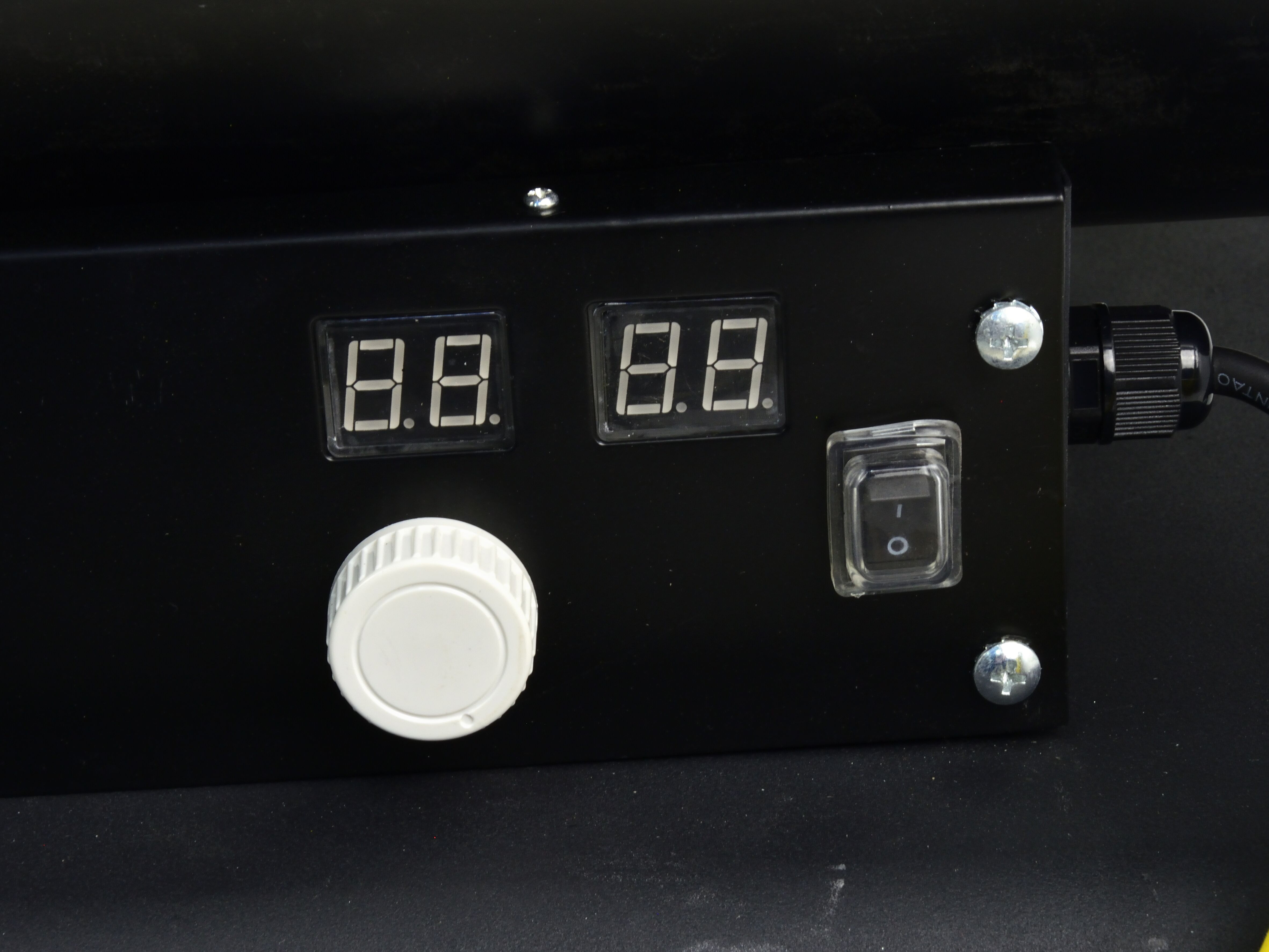 GEKO G80426 Naftový ohrievač vzduchu 40kW s komínom
