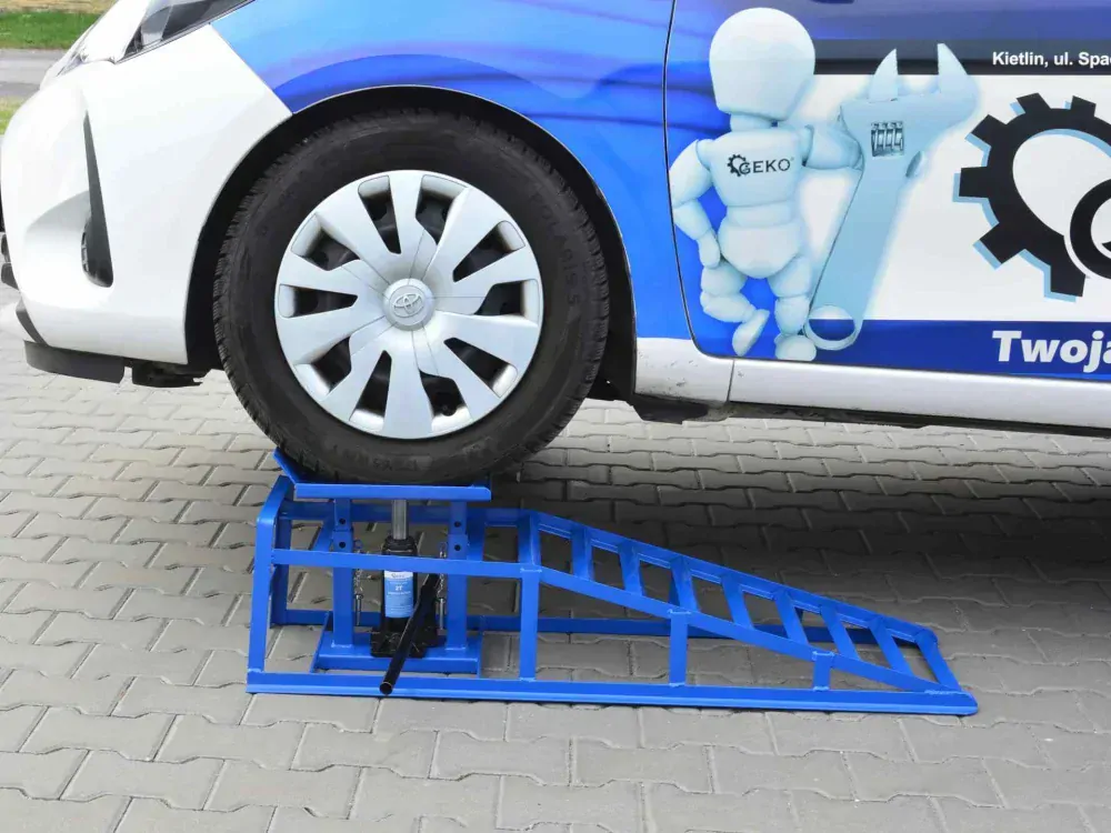 Geko G02048 Nájazdová hydraulická rampa zdvihák na auto 2T 2kusy