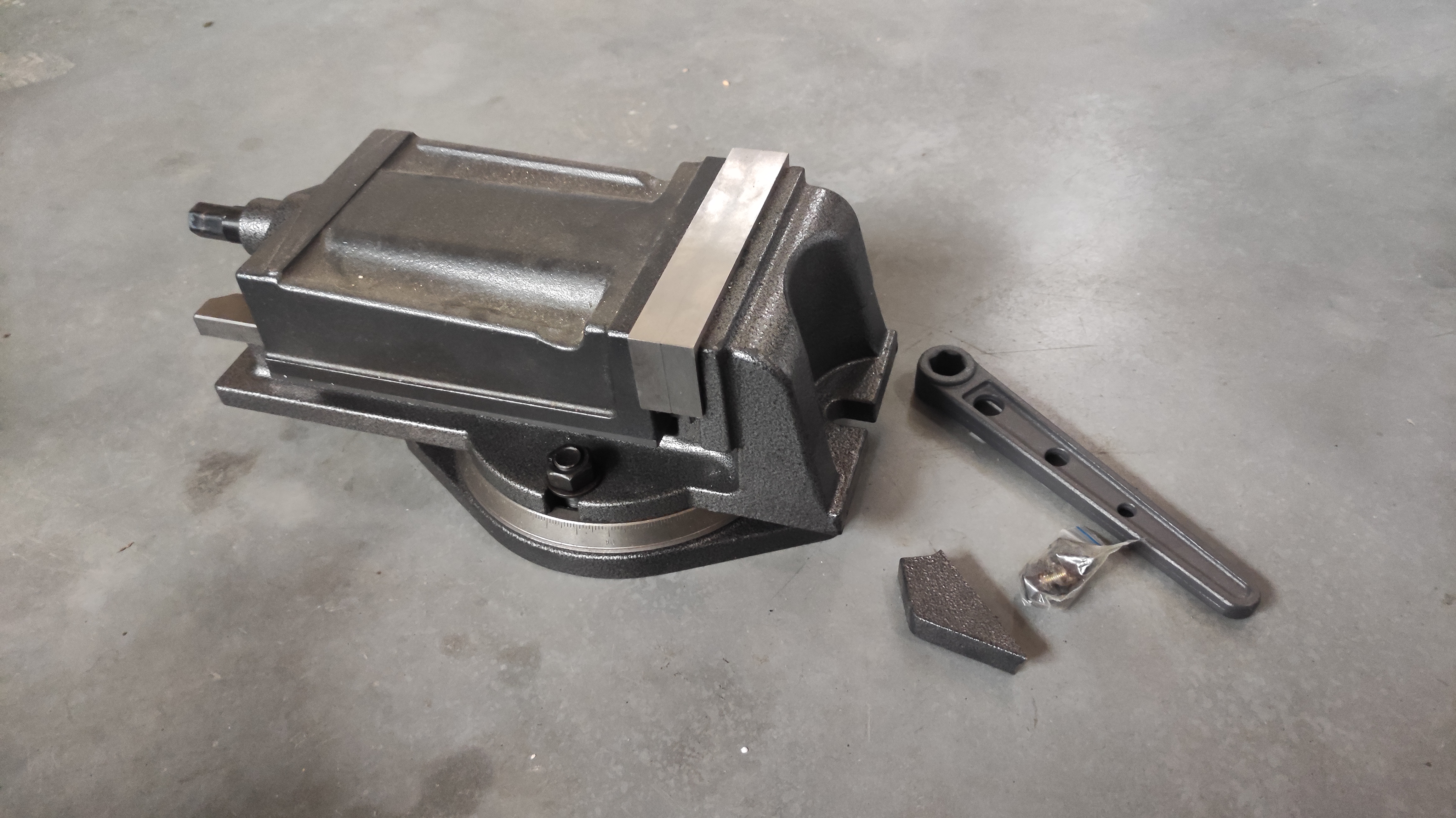B005 MAGMA Q12 Otočný strojný zverák 160mm