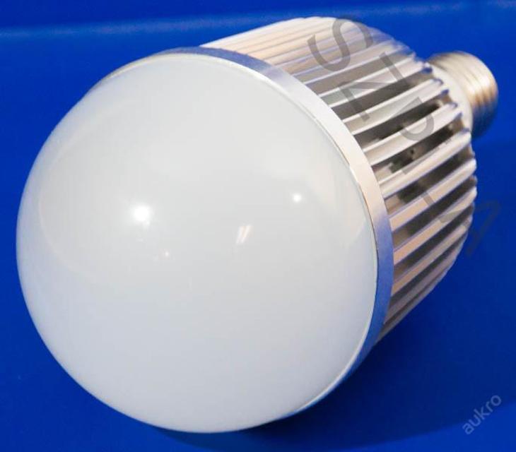 SZPILA DYK1201 12W LED ŽIAROVKA E27 SMD 1020lm