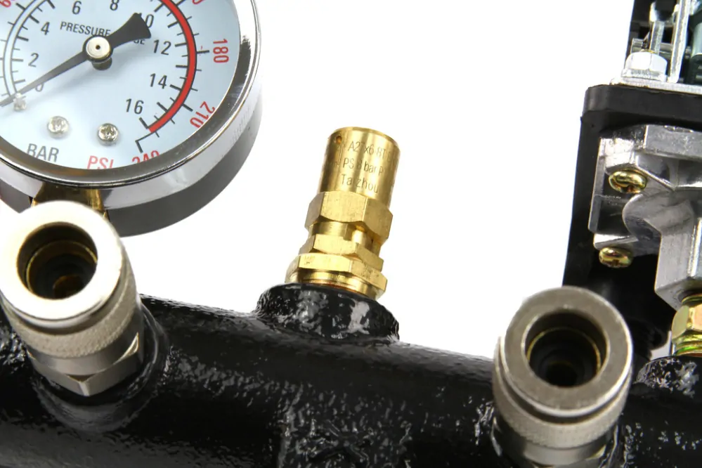 Mar-pol M8069863 TLAKOVÝ SPÍNAČ 1" 400V