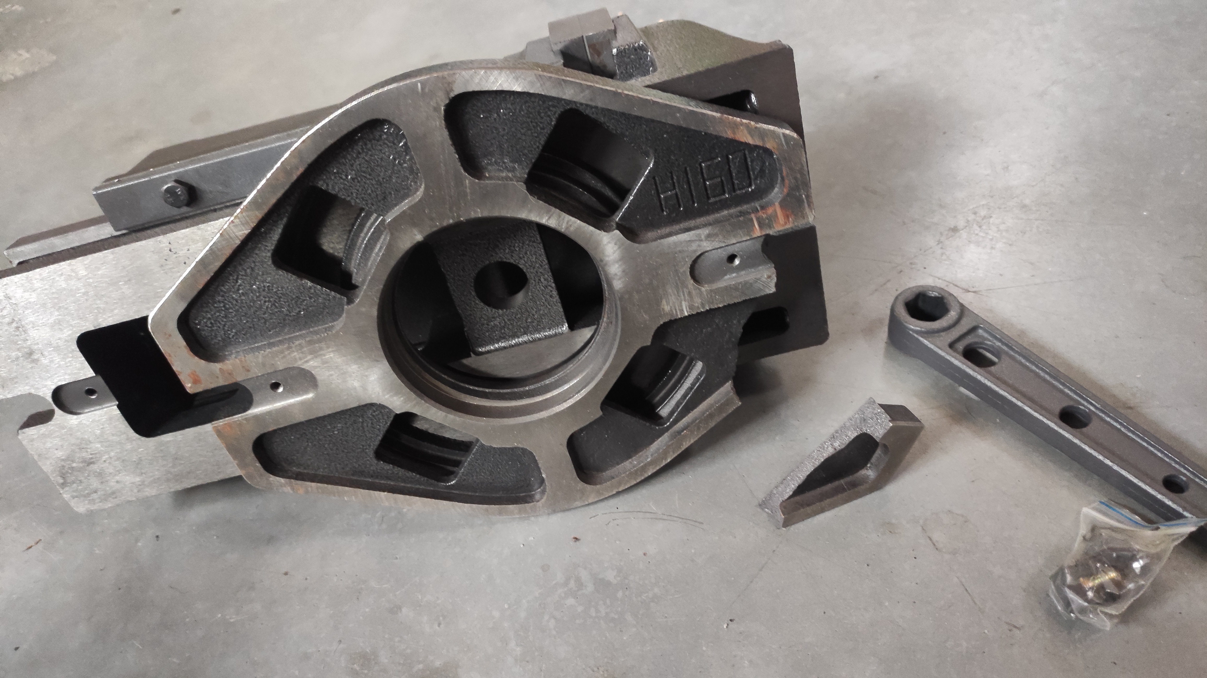 B005 MAGMA Q12 Otočný strojný zverák 160mm