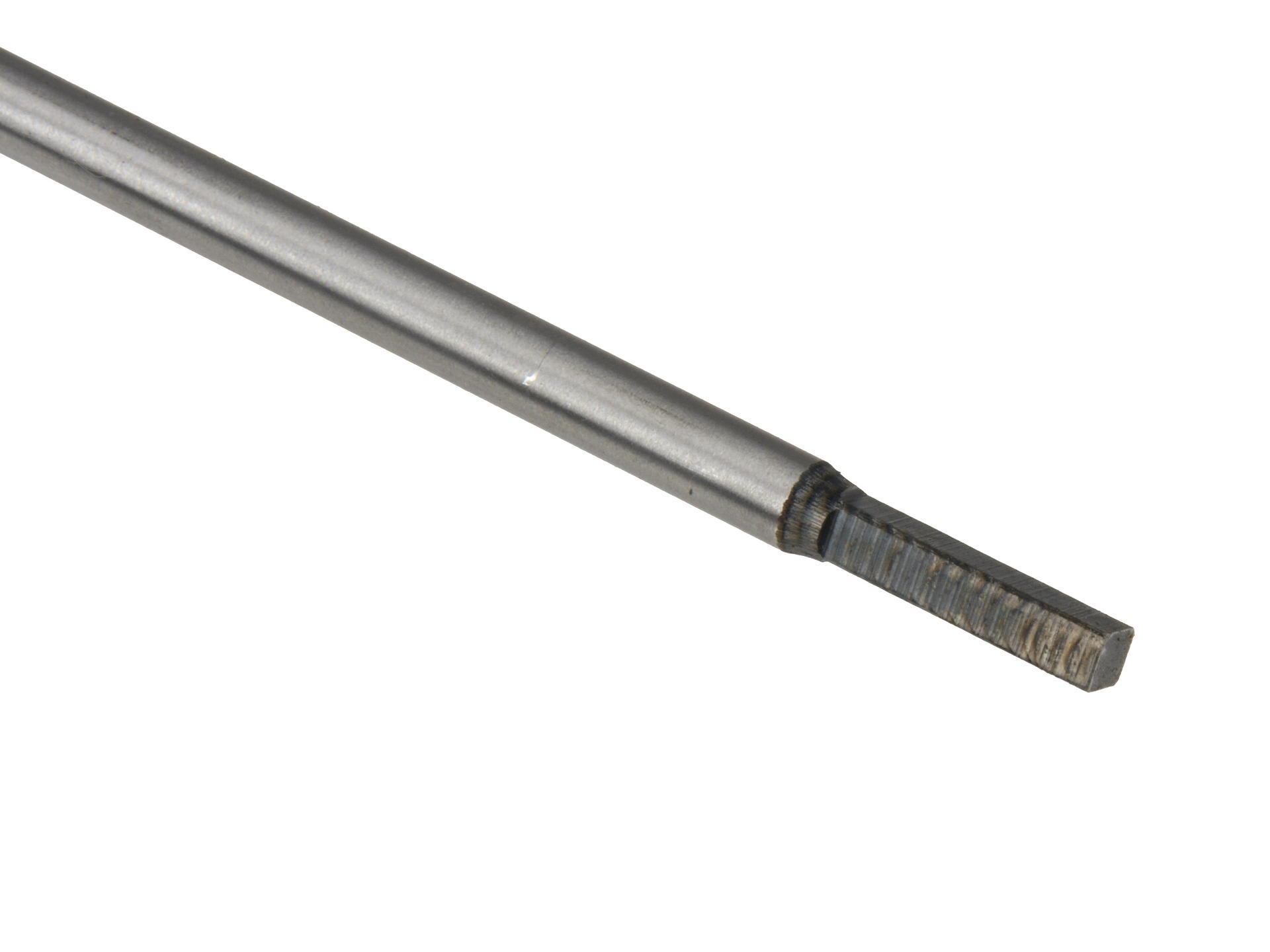 GEKO G81069E Tvrdený hnací hriadeľ os štvorec 8mm 1530mm pre krovinorez