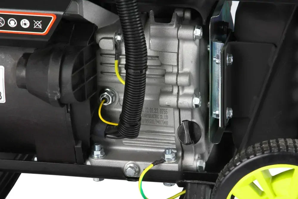 Mar-pol M82481 INVERTOROVÁ ELEKTROCENTRÁLA GENERÁTOR PRÚDU 5500W 230V 12V