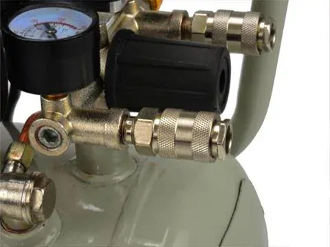 Geko G80300 Olejový kompresor 24L 8bar 1,9kW / 2,5HP