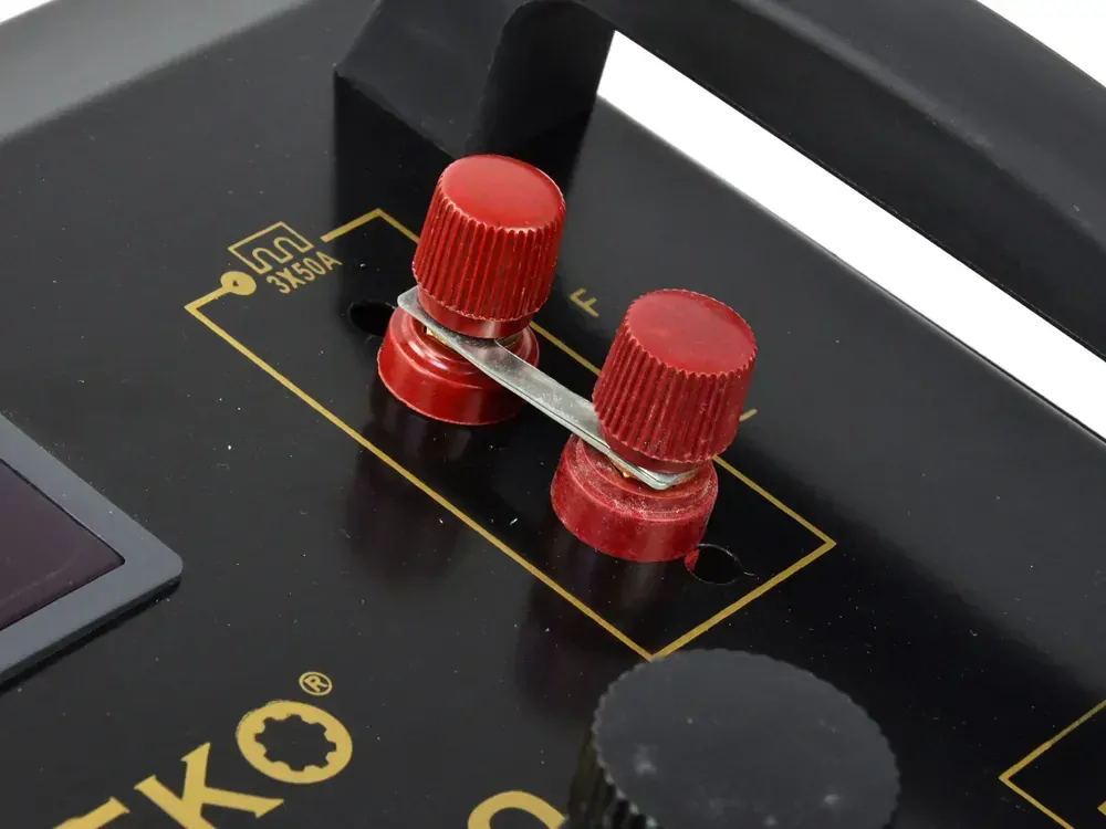 GEKO G80032 Autonabíjačka štartovací vozík so štartom 700A 12V/24V CLASS 750