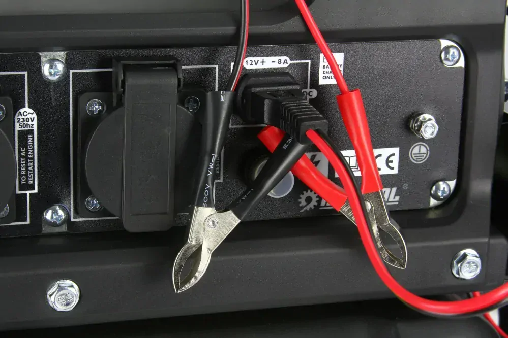 Mar-pol M82482 INVERTOROVÁ ELEKTROCENTRÁLA GENERÁTOR PRÚDU 3500W 230V 12V