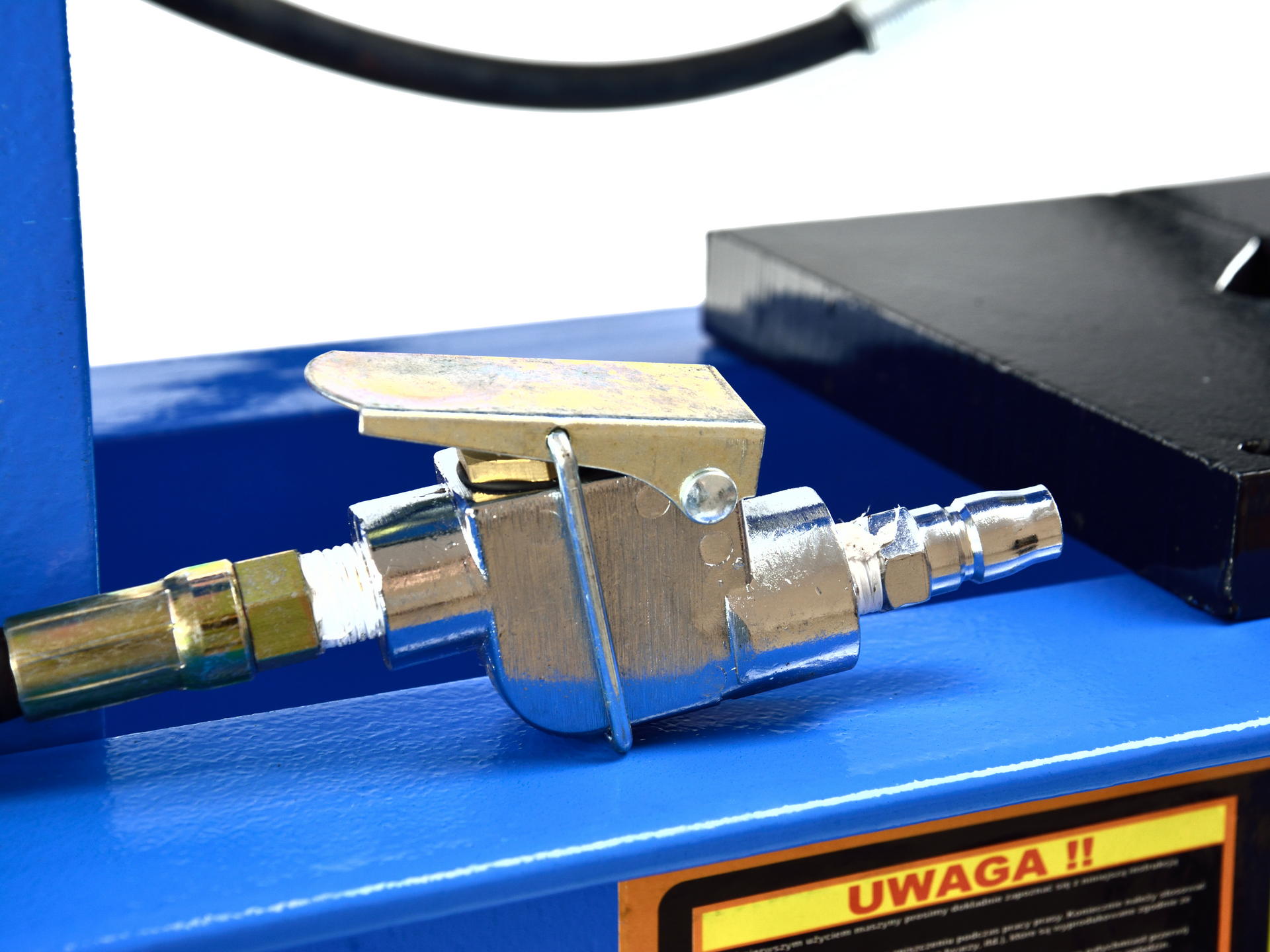 GEKO G02093 Hydraulický pneumatický dielenský lis nosnosť 30t s manometrom