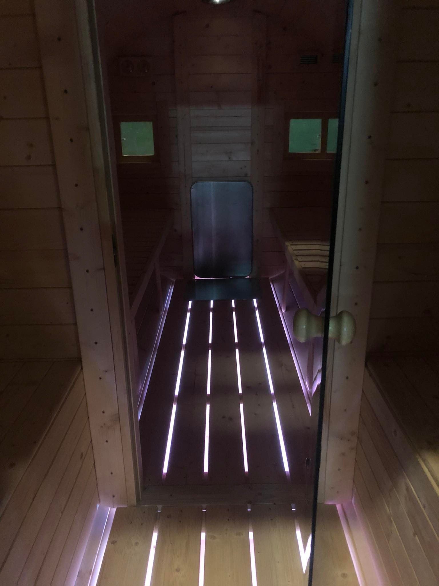 SD-250 Drevená sudová sauna 2,5m x 2,2m s príslušenstvom smrek