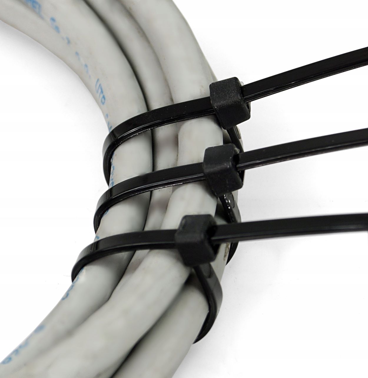 MAR-POL M66579 Káblové viazacie pásky 600ks sťahovacie na káble MIX FARIEB