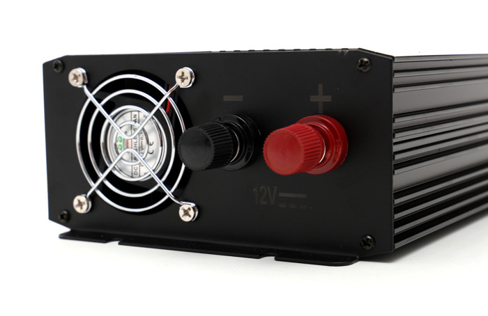 Kraft&Dele KD1254 Menič napätia DC/AC konvertor 700W 12V - 230V