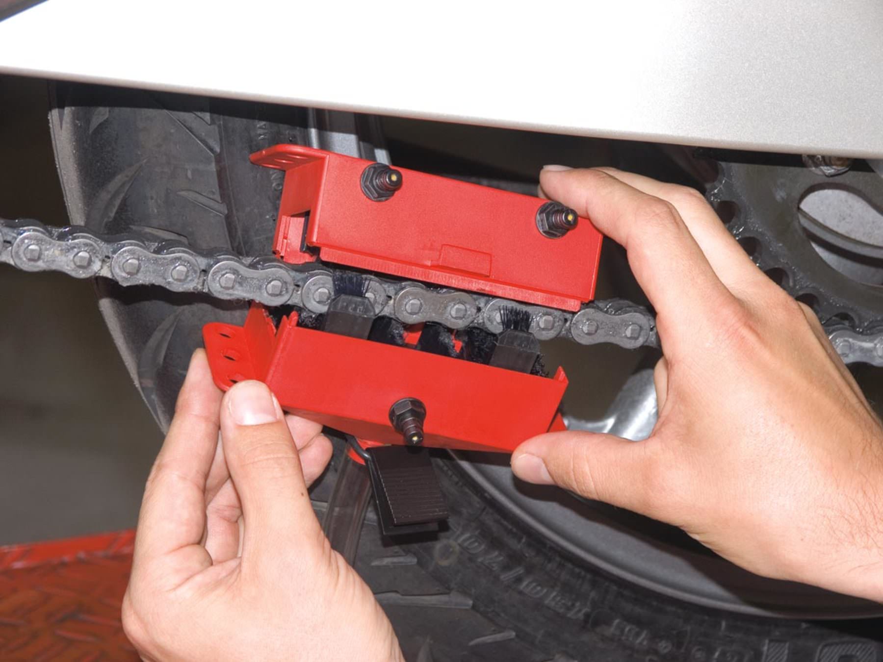 Kettenmax Louis Edition Náradie na čistenie a mazanie motocyklových reťazí