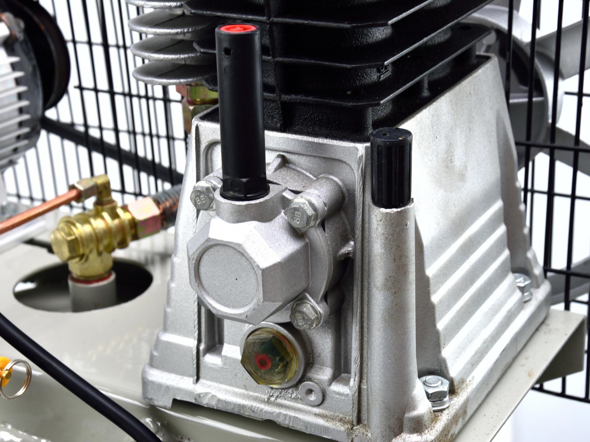 GEKO G80304 Vertikálny olejový kompresor 100L 2HP